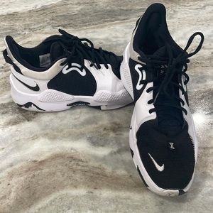 Men’s Nike Paul George tennis shoes